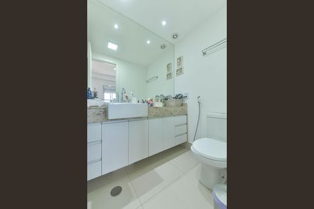 Apartamento à venda com 105m², 2 quartos e 2 vagasBanheiro da Suíte