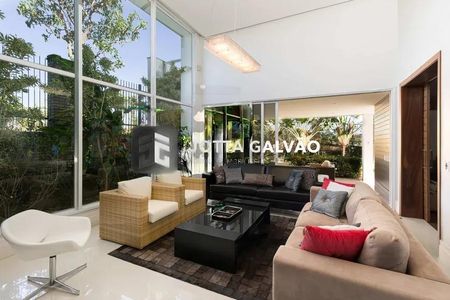 Casa de condomínio à venda com 435m², 4 quartos e 4 vagas