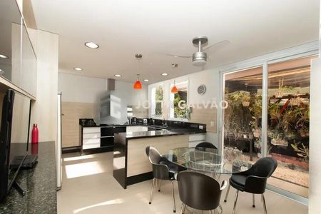 Casa de condomínio à venda com 435m², 4 quartos e 4 vagas