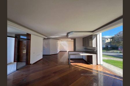 Casa à venda com 620m², 4 quartos e 6 vagas