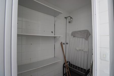 Casa para alugar com 92m², 3 quartos e 1 vagaÁrea de serviço - Banheiro/despensa