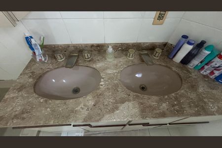 Apartamento à venda com 310m², 3 quartos e 3 vagasBanheiro da Suíte 