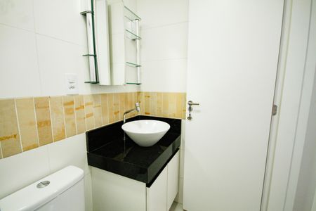 Apartamento para alugar com 69m², 2 quartos e 1 vaga Apartamento para alugar com 69m², 2 quartos e 1 vagaBanheiro da Suíte 1