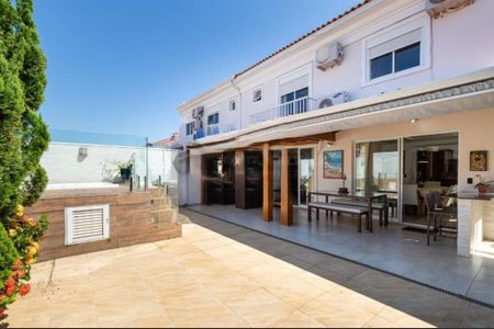 Casa de condomínio à venda com 170m², 4 quartos e 4 vagas