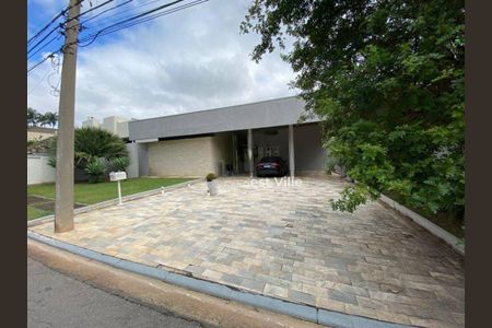 Casa à venda com 281m², 4 quartos e 4 vagas