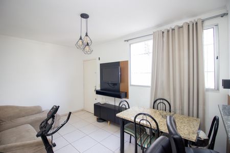 Sala de apartamento para alugar com 2 quartos, 45m² em Kennedy, Contagem