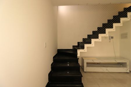 Apartamento para alugar com 110m², 2 quartos e 1 vagaEscada para a cobertura