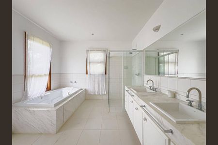 Casa à venda com 4 quartos, 881m² em Alphaville, Santana de Parnaíba