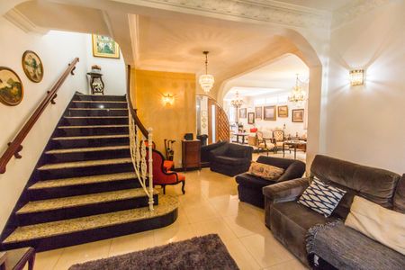 Casa de condomínio à venda com 360m², 4 quartos e 4 vagasEscada