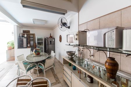 Casa de condomínio à venda com 360m², 4 quartos e 4 vagasÁrea gourmet