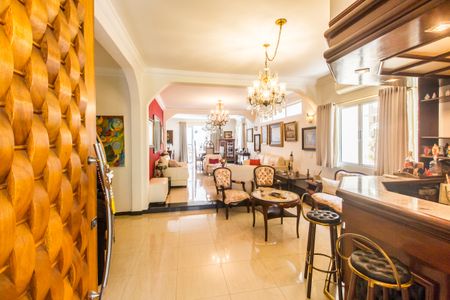 Casa de condomínio à venda com 360m², 4 quartos e 4 vagasEntrada