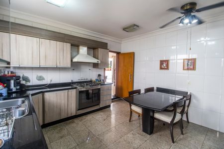 Casa de condomínio à venda com 360m², 4 quartos e 4 vagasCozinha
