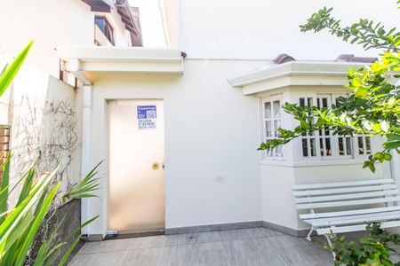 Casa de condomínio à venda com 360m², 4 quartos e 4 vagasVista da Rua