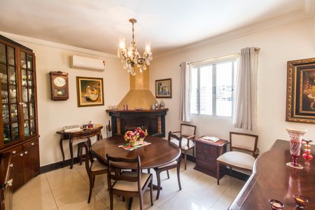 Casa de condomínio à venda com 360m², 4 quartos e 4 vagasSala 