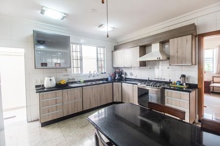 Casa de condomínio à venda com 360m², 4 quartos e 4 vagasCozinha