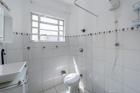 Banheiro de apartamento para alugar com 1 quarto, 44m² em Gonzaga, Santos