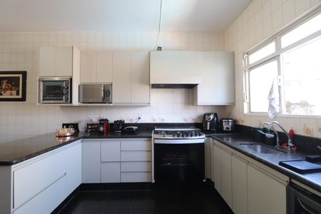 Casa para alugar com 700m², 6 quartos e 5 vagasCozinha