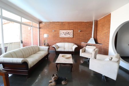 Casa para alugar com 700m², 6 quartos e 5 vagasSala