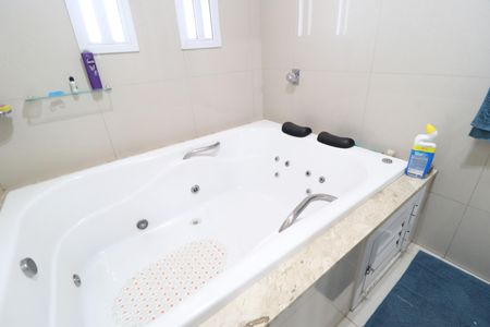 Casa para alugar com 700m², 6 quartos e 5 vagasBanheiro do Quarto 4