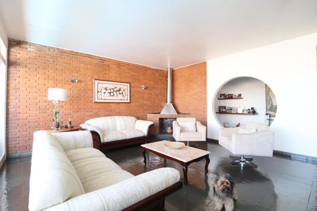 Casa para alugar com 700m², 6 quartos e 5 vagasSala