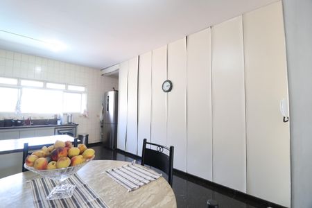 Casa para alugar com 700m², 6 quartos e 5 vagasCozinha