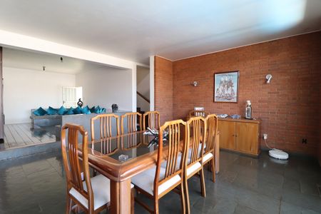 Casa para alugar com 700m², 6 quartos e 5 vagasSala