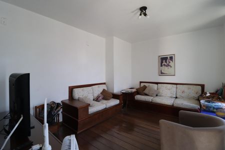 Casa para alugar com 700m², 6 quartos e 5 vagasSala de TV