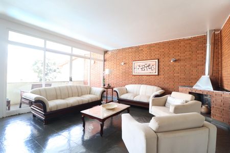 Casa para alugar com 700m², 6 quartos e 5 vagasSala