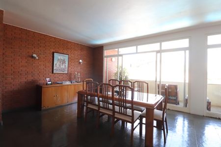 Casa para alugar com 700m², 6 quartos e 5 vagasSala