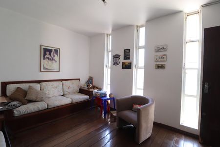 Casa para alugar com 700m², 6 quartos e 5 vagasSala de TV