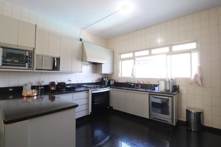 Casa para alugar com 700m², 6 quartos e 5 vagasCozinha