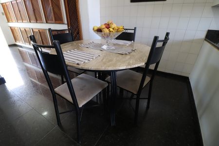 Casa para alugar com 700m², 6 quartos e 5 vagasCozinha