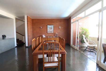 Casa para alugar com 700m², 6 quartos e 5 vagasSala