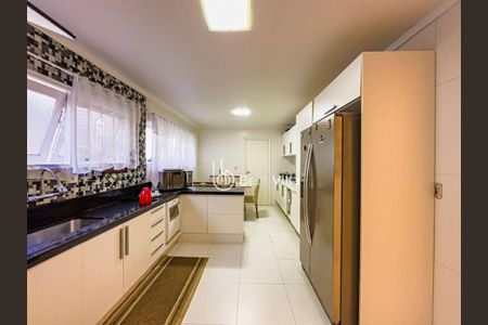 Casa à venda com 285m², 4 quartos e 4 vagas