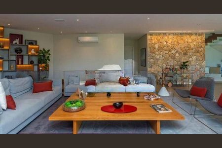 Casa à venda com 692m², 4 quartos e 6 vagas