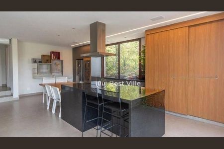 Casa à venda com 692m², 4 quartos e 6 vagas