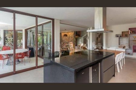 Casa à venda com 692m², 4 quartos e 6 vagas