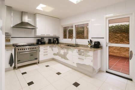 Casa à venda com 555m², 4 quartos e 3 vagas