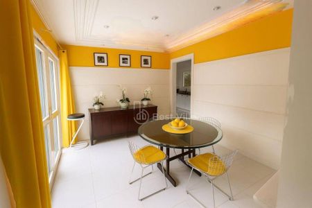 Casa à venda com 555m², 4 quartos e 3 vagas