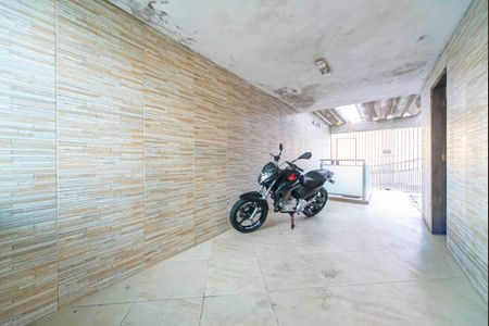 Casa à venda com 250m², 4 quartos e 3 vagas Casa à venda com 250m², 4 quartos e 3 vagasHall