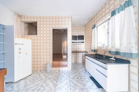 Casa à venda com 250m², 4 quartos e 3 vagas Casa à venda com 250m², 4 quartos e 3 vagasCozinha casa 3