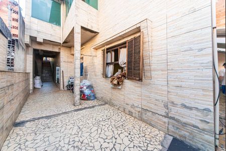 Casa à venda com 250m², 4 quartos e 3 vagas Casa à venda com 250m², 4 quartos e 3 vagasQuintal