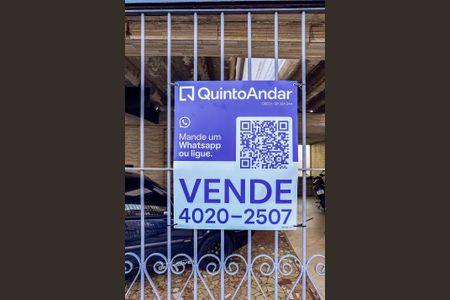 Casa à venda com 250m², 4 quartos e 3 vagas Casa à venda com 250m², 4 quartos e 3 vagasPlaca Instalada na Fachada