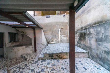 Casa à venda com 250m², 4 quartos e 3 vagas Casa à venda com 250m², 4 quartos e 3 vagasQuintal Fundos