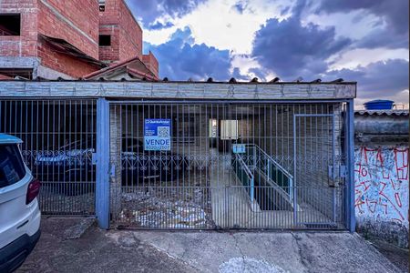 Casa à venda com 250m², 4 quartos e 3 vagas Casa à venda com 250m², 4 quartos e 3 vagasFachada