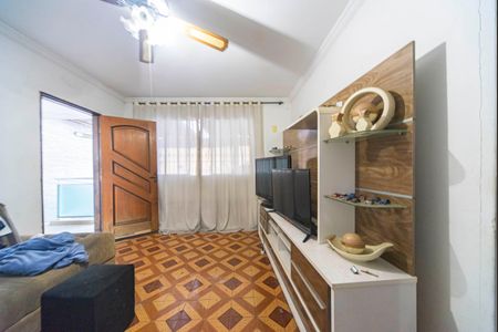 Casa à venda com 250m², 4 quartos e 3 vagas Casa à venda com 250m², 4 quartos e 3 vagasSala