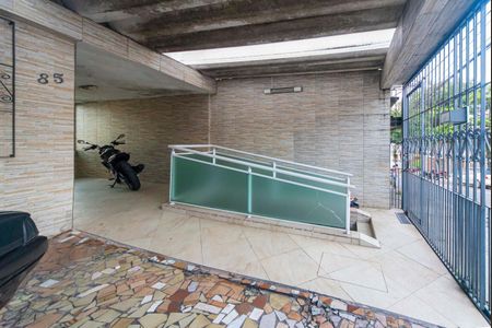 Casa à venda com 250m², 4 quartos e 3 vagas Casa à venda com 250m², 4 quartos e 3 vagasGaragem