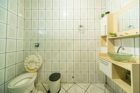 Casa à venda com 250m², 4 quartos e 3 vagas Casa à venda com 250m², 4 quartos e 3 vagasBanheiro