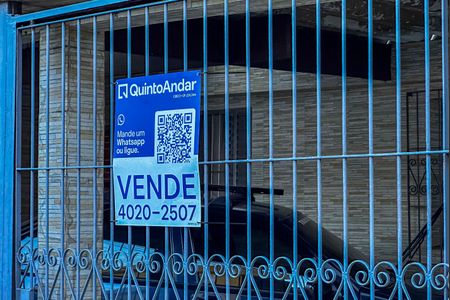 Casa à venda com 250m², 4 quartos e 3 vagas Casa à venda com 250m², 4 quartos e 3 vagasPlaca Instalada na Fachada