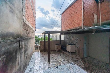 Casa à venda com 250m², 4 quartos e 3 vagas Casa à venda com 250m², 4 quartos e 3 vagasQuintal Fundos